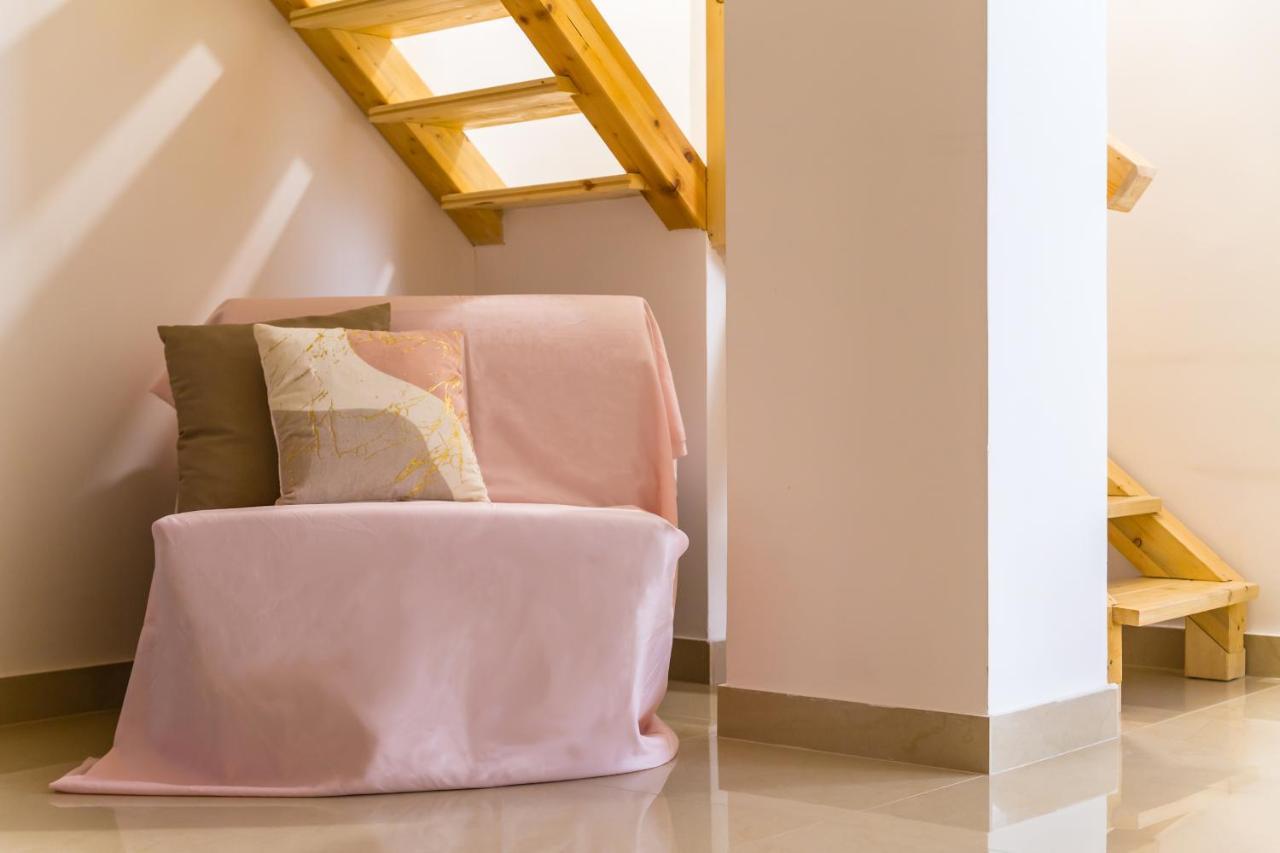 Naiva Apartment *